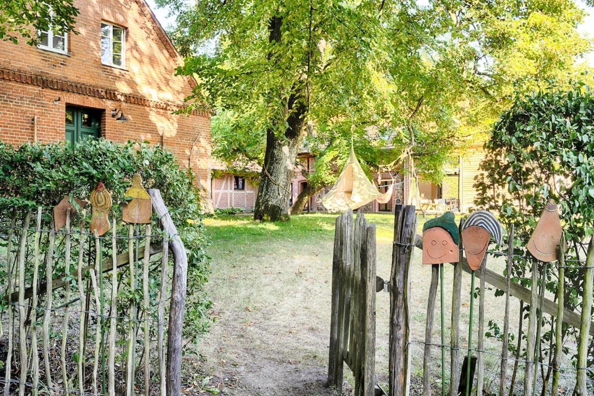 Wald- Und Seeidyll Im Historischen Forsthaus Neuruppin Buitenkant foto